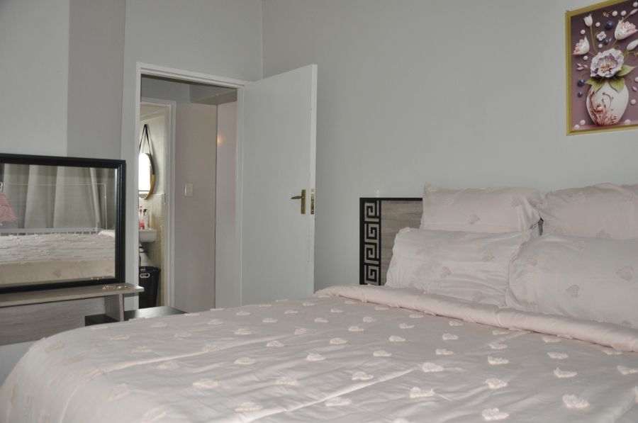 2 Bedroom Property for Sale in Erand Gardens Gauteng
