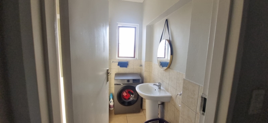 2 Bedroom Property for Sale in Erand Gardens Gauteng