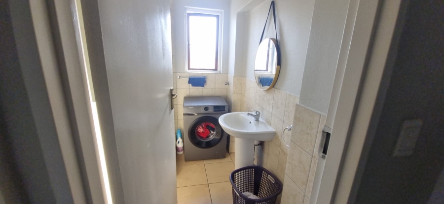 2 Bedroom Property for Sale in Erand Gardens Gauteng