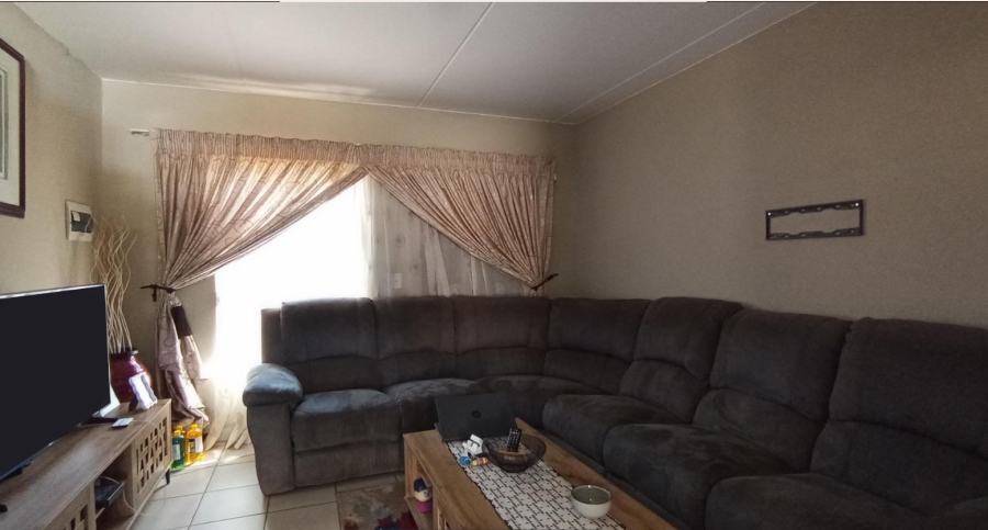 2 Bedroom Property for Sale in Lotus Gardens Gauteng