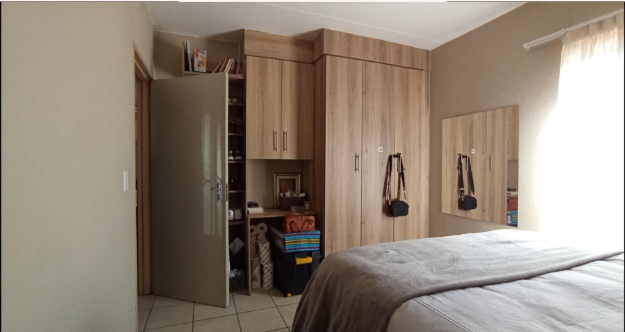 2 Bedroom Property for Sale in Lotus Gardens Gauteng