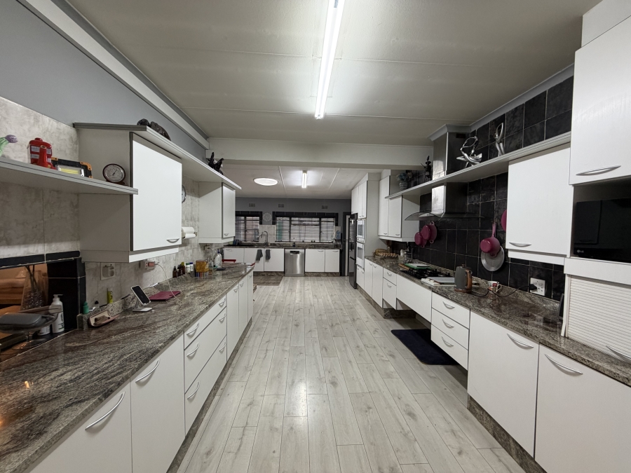 4 Bedroom Property for Sale in Winford Gauteng