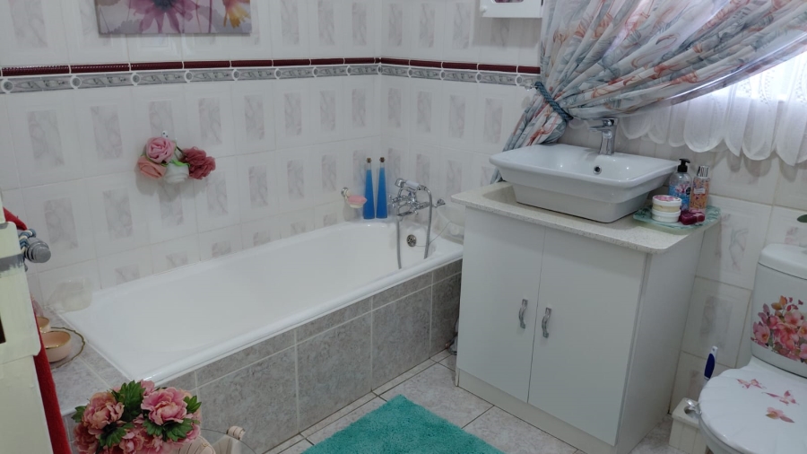 3 Bedroom Property for Sale in Greenhills Gauteng