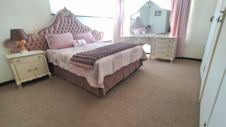 4 Bedroom Property for Sale in Greenhills Gauteng