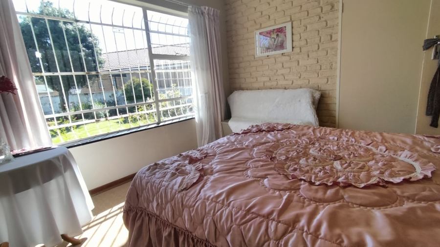 4 Bedroom Property for Sale in Greenhills Gauteng