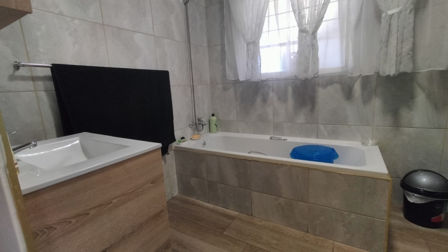 4 Bedroom Property for Sale in Greenhills Gauteng