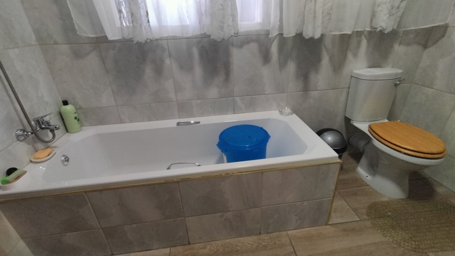 4 Bedroom Property for Sale in Greenhills Gauteng
