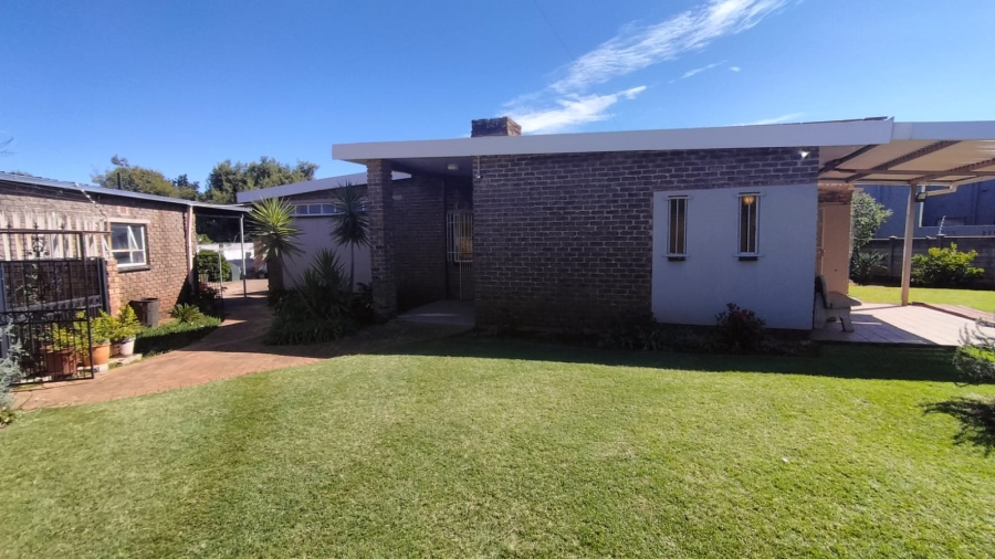4 Bedroom Property for Sale in Greenhills Gauteng