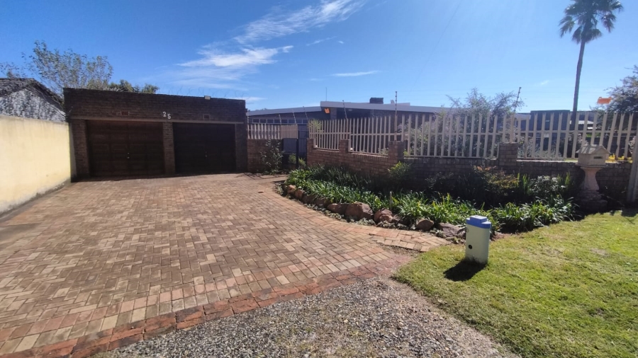 4 Bedroom Property for Sale in Greenhills Gauteng