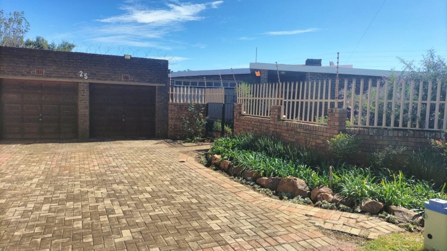 4 Bedroom Property for Sale in Greenhills Gauteng