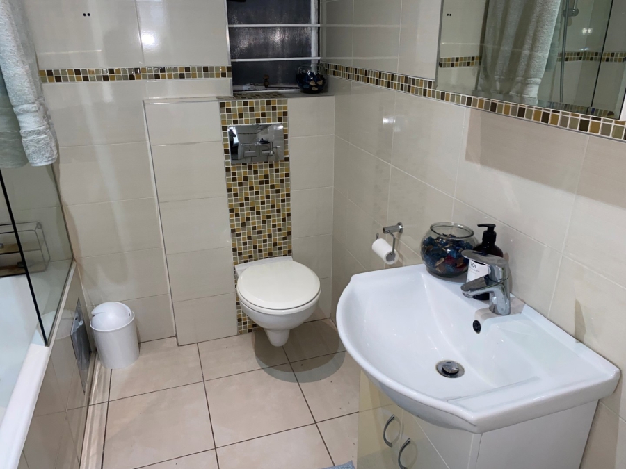 2 Bedroom Property for Sale in Atholl Gauteng