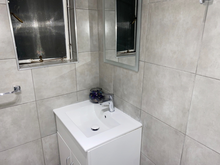 2 Bedroom Property for Sale in Atholl Gauteng