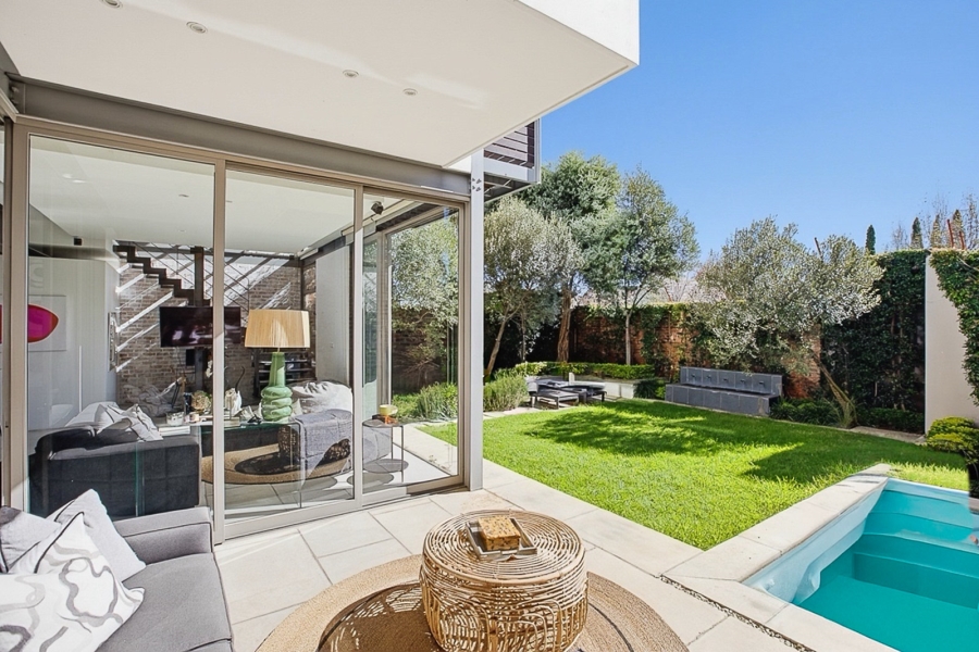 2 Bedroom Property for Sale in Dunkeld Gauteng