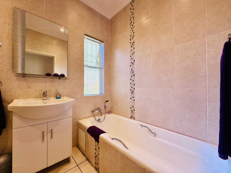 3 Bedroom Property for Sale in Magalieskruin Gauteng