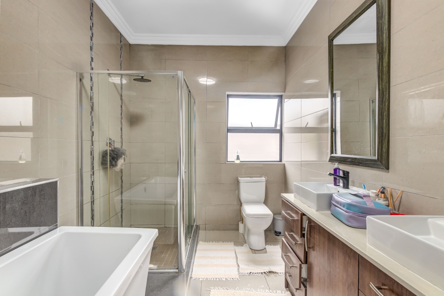 4 Bedroom Property for Sale in Copperleaf Estate Gauteng