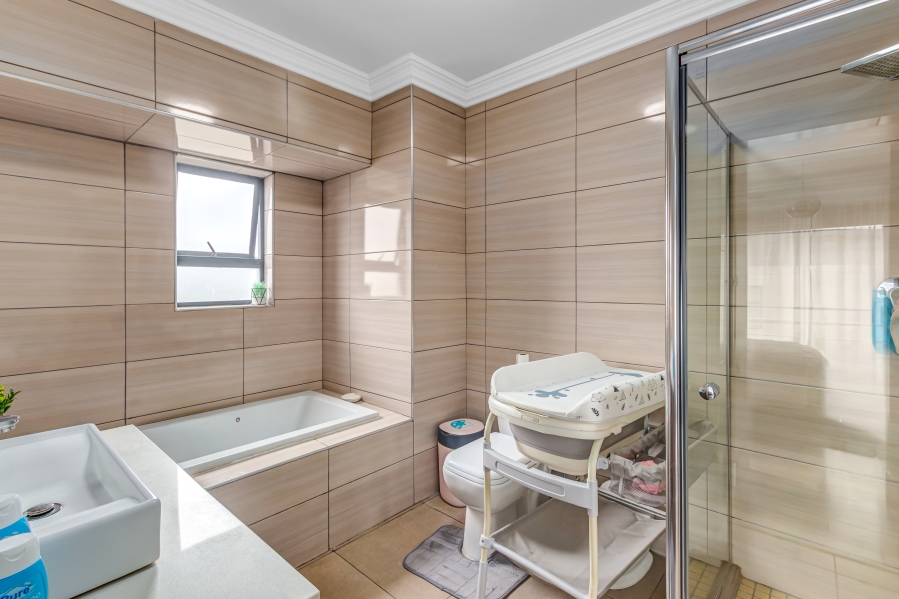 4 Bedroom Property for Sale in Copperleaf Estate Gauteng
