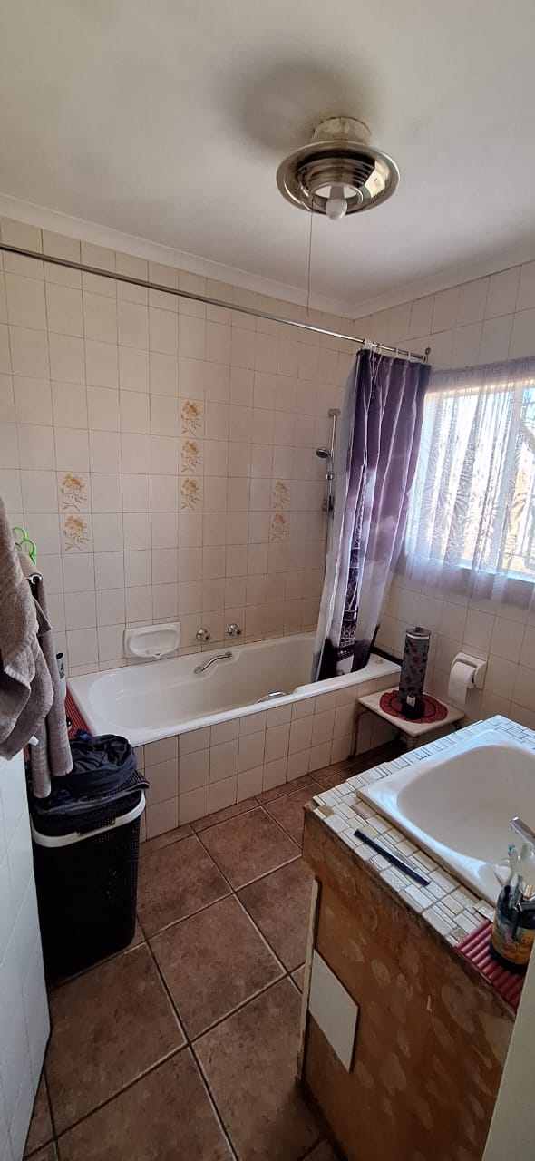 3 Bedroom Property for Sale in Buyscelia Gauteng