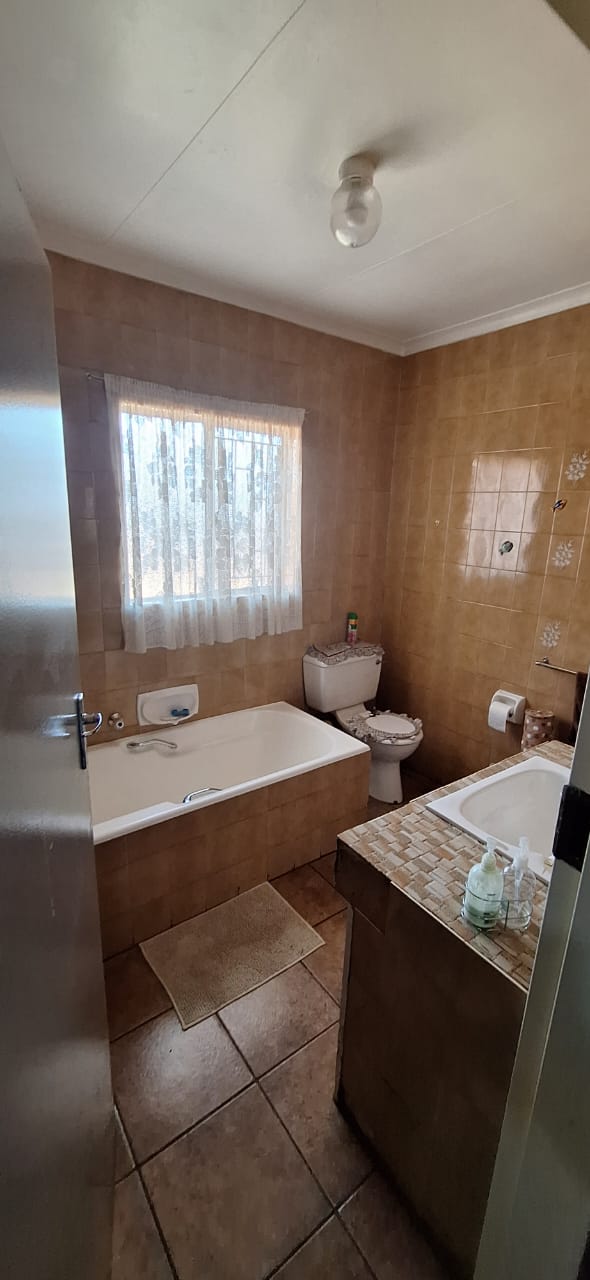 3 Bedroom Property for Sale in Buyscelia Gauteng
