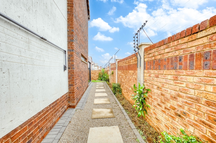 3 Bedroom Property for Sale in Lion Pride Gauteng