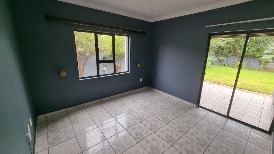 4 Bedroom Property for Sale in Willow Acres Gauteng