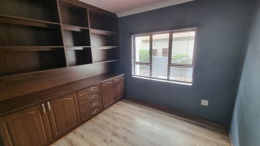 4 Bedroom Property for Sale in Willow Acres Gauteng