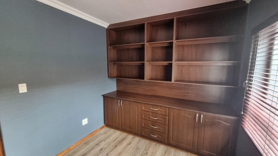 4 Bedroom Property for Sale in Willow Acres Gauteng