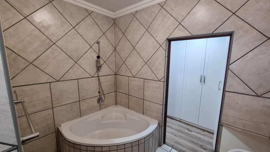 4 Bedroom Property for Sale in Willow Acres Gauteng