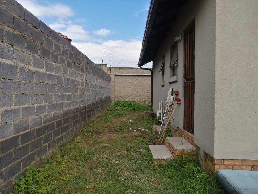 2 Bedroom Property for Sale in Bloubosrand Gauteng