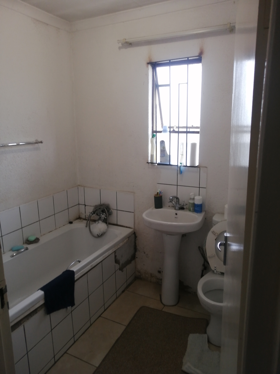 2 Bedroom Property for Sale in Bloubosrand Gauteng