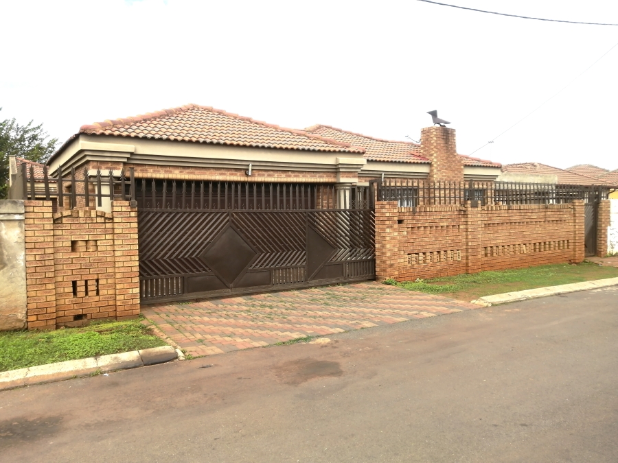 4 Bedroom Property for Sale in Vosloorus Ext 6 Gauteng