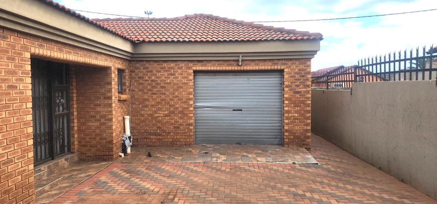 4 Bedroom Property for Sale in Vosloorus Ext 6 Gauteng
