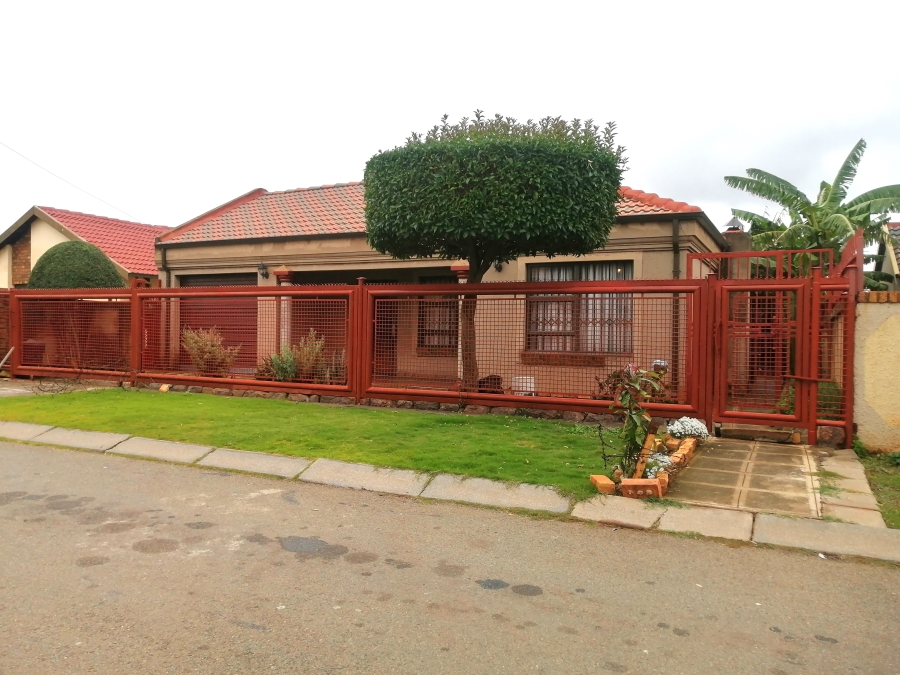 3 Bedroom Property for Sale in A P Khumalo Gauteng