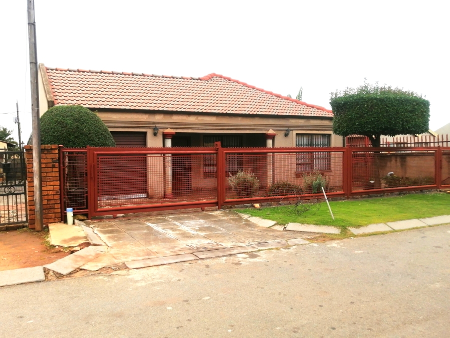 3 Bedroom Property for Sale in A P Khumalo Gauteng