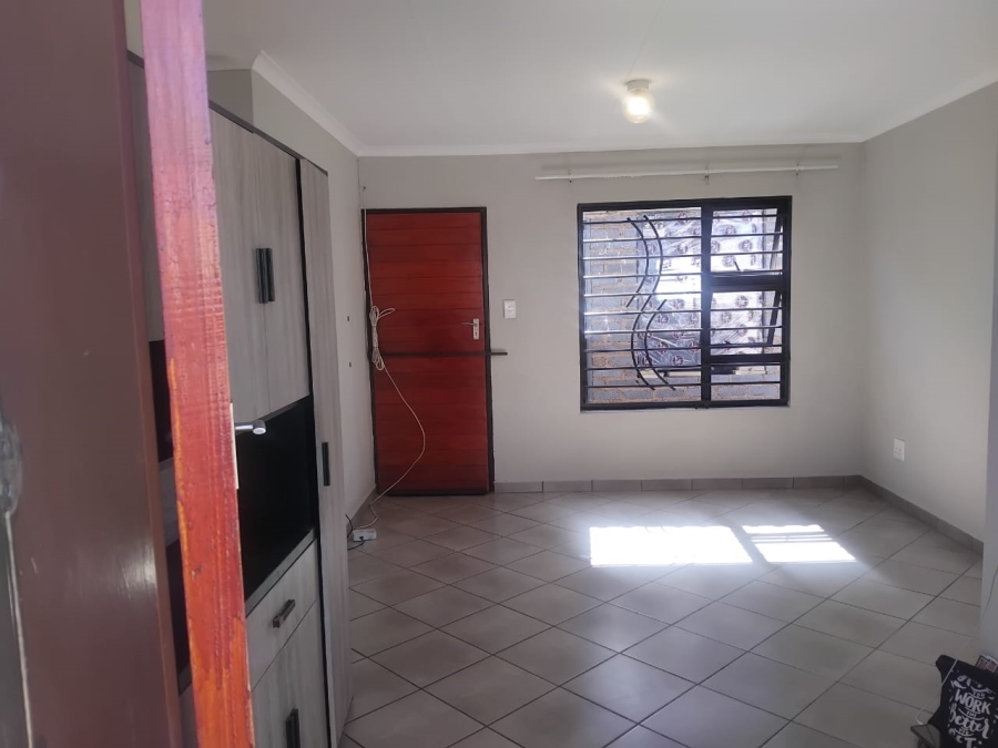 To Let 2 Bedroom Property for Rent in Roodepoort Gauteng
