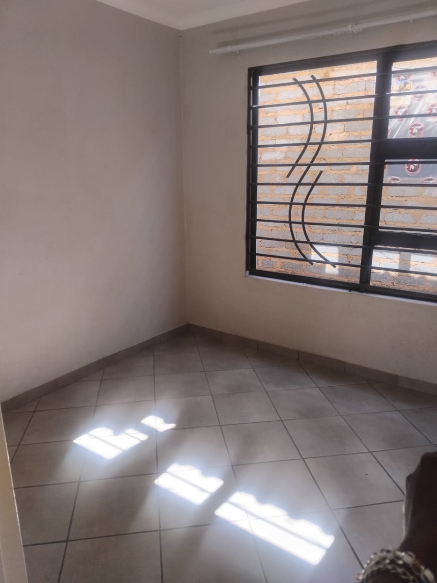 To Let 2 Bedroom Property for Rent in Roodepoort Gauteng