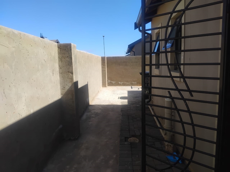 To Let 2 Bedroom Property for Rent in Roodepoort Gauteng