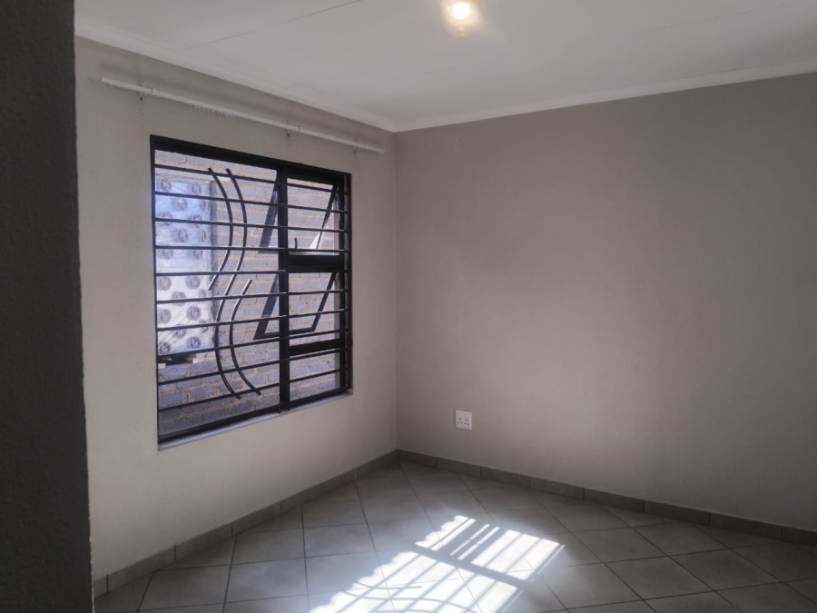 To Let 2 Bedroom Property for Rent in Roodepoort Gauteng