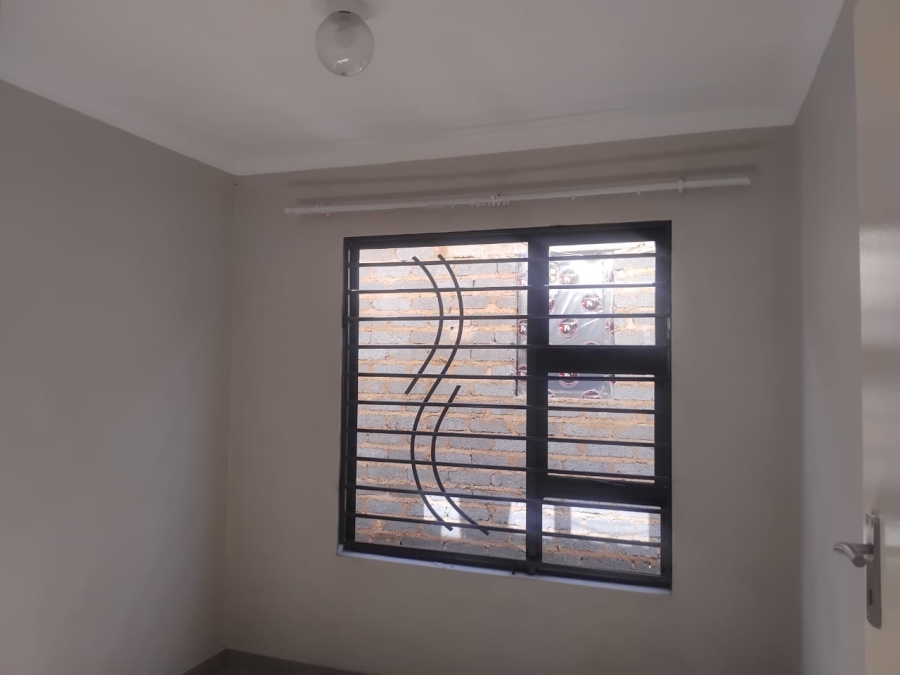 To Let 2 Bedroom Property for Rent in Roodepoort Gauteng