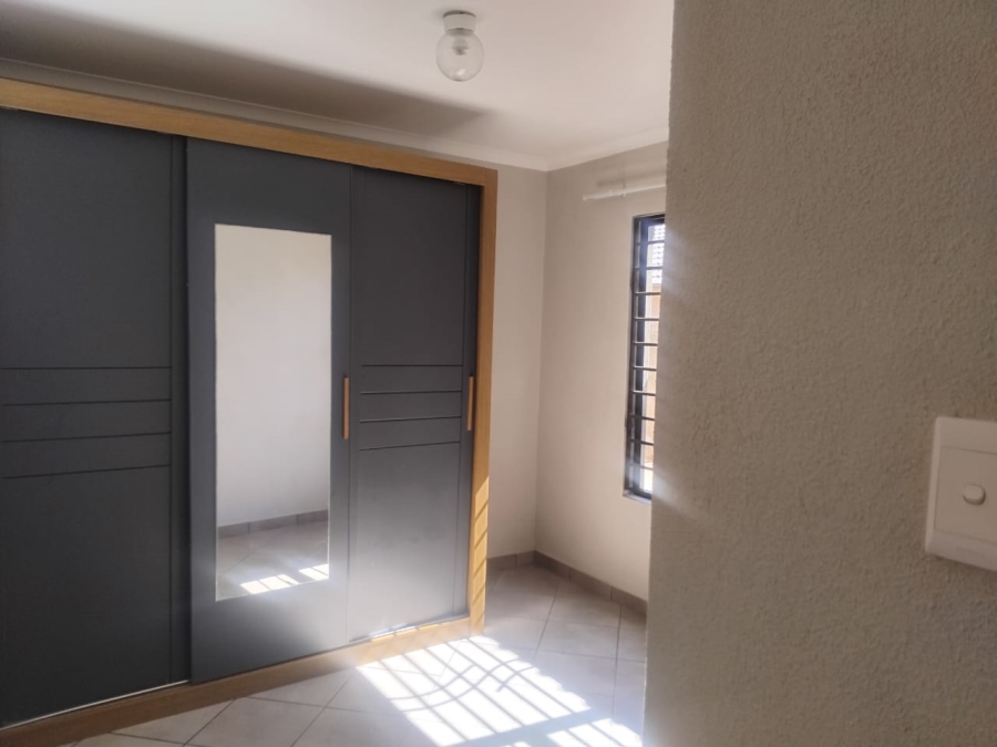 To Let 2 Bedroom Property for Rent in Roodepoort Gauteng
