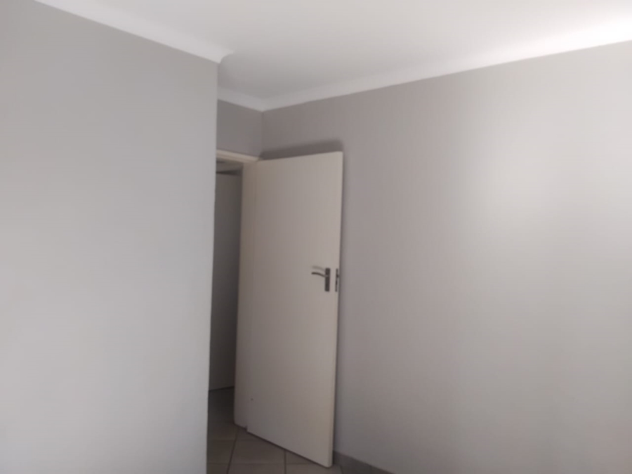 To Let 2 Bedroom Property for Rent in Roodepoort Gauteng