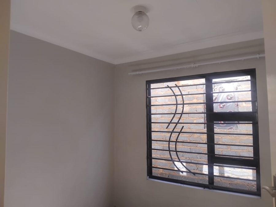 To Let 2 Bedroom Property for Rent in Roodepoort Gauteng