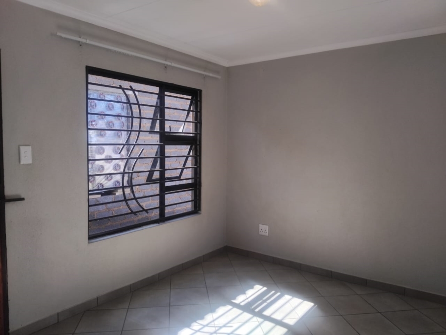 To Let 2 Bedroom Property for Rent in Roodepoort Gauteng