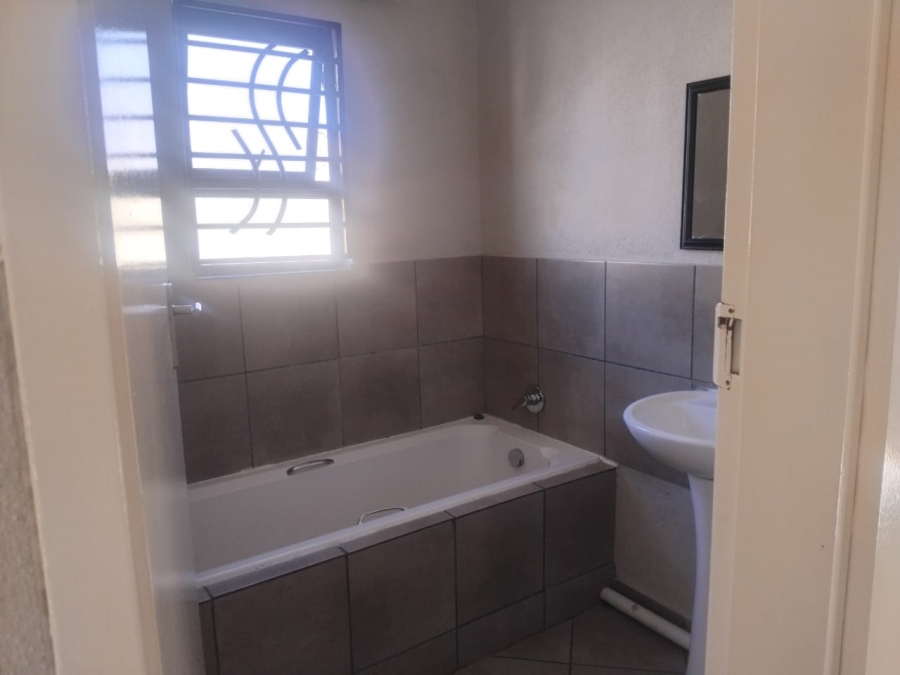 To Let 2 Bedroom Property for Rent in Roodepoort Gauteng