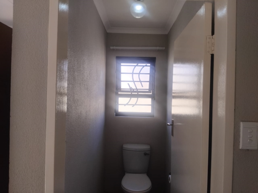 To Let 2 Bedroom Property for Rent in Roodepoort Gauteng