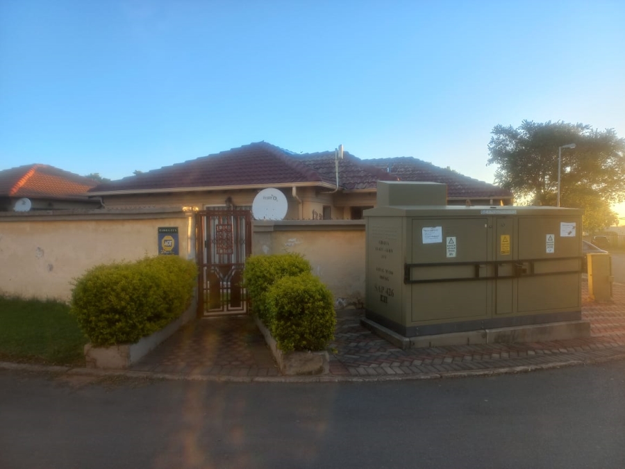 To Let 2 Bedroom Property for Rent in Goudrand Gauteng