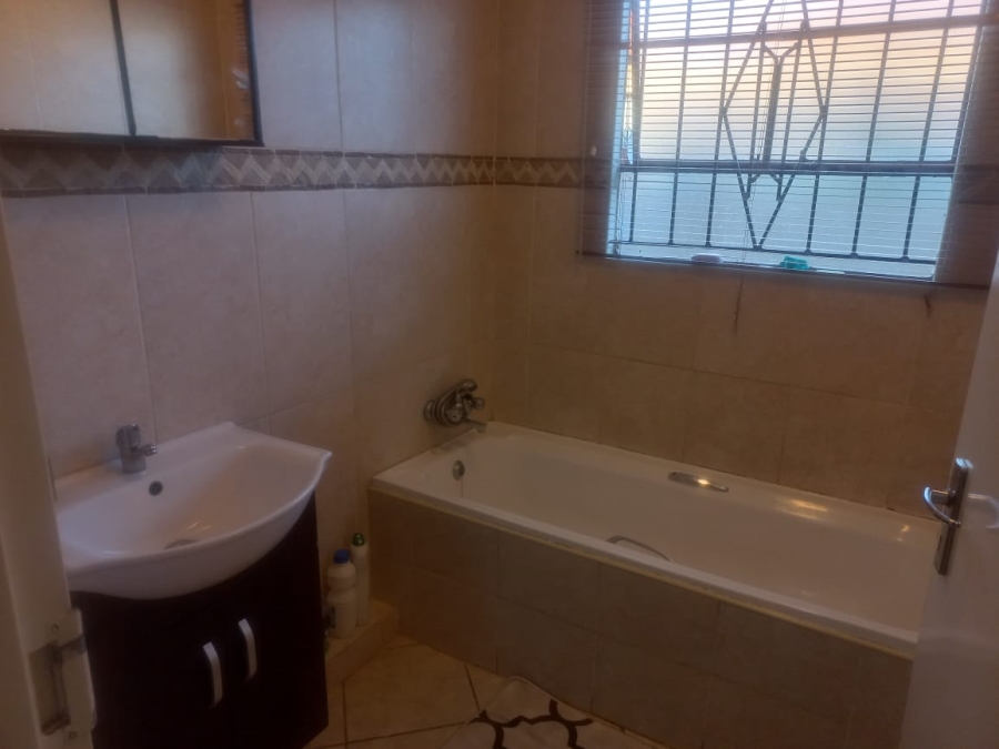 To Let 2 Bedroom Property for Rent in Goudrand Gauteng