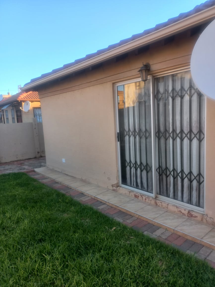 To Let 2 Bedroom Property for Rent in Goudrand Gauteng