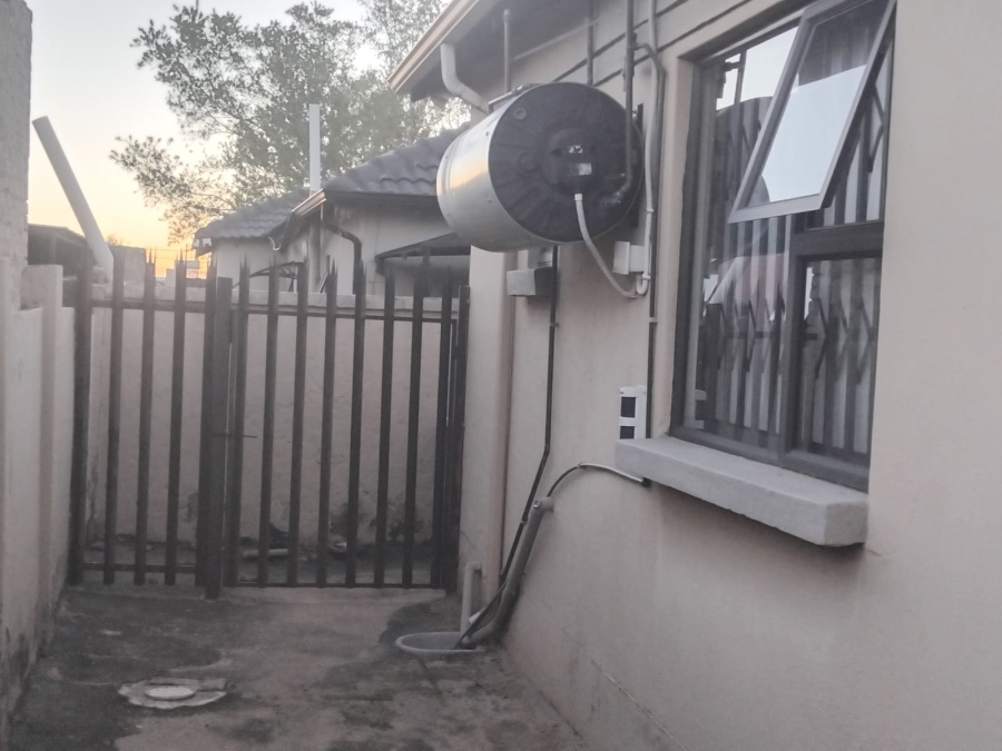 To Let 2 Bedroom Property for Rent in Goudrand Gauteng