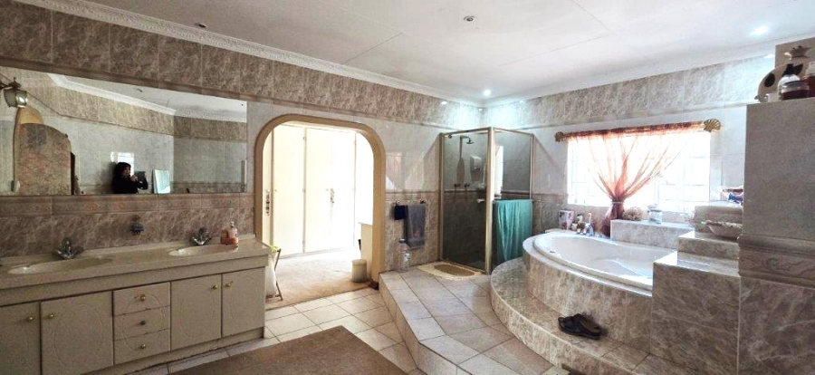 6 Bedroom Property for Sale in Amandasig Gauteng
