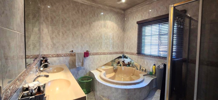 6 Bedroom Property for Sale in Amandasig Gauteng